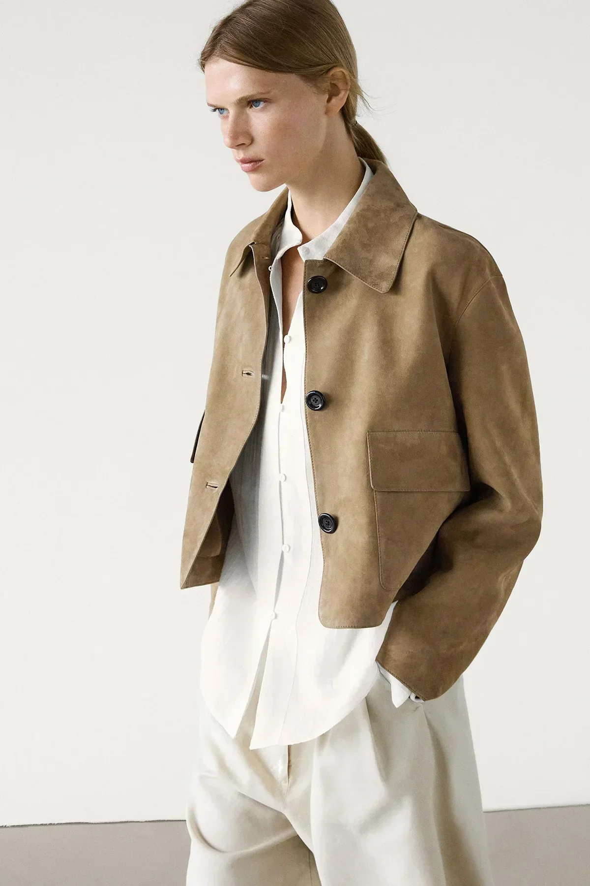 Veste Courte en Suédine | Beige Élégant | Minimalisme & Style Urbain – Image 3