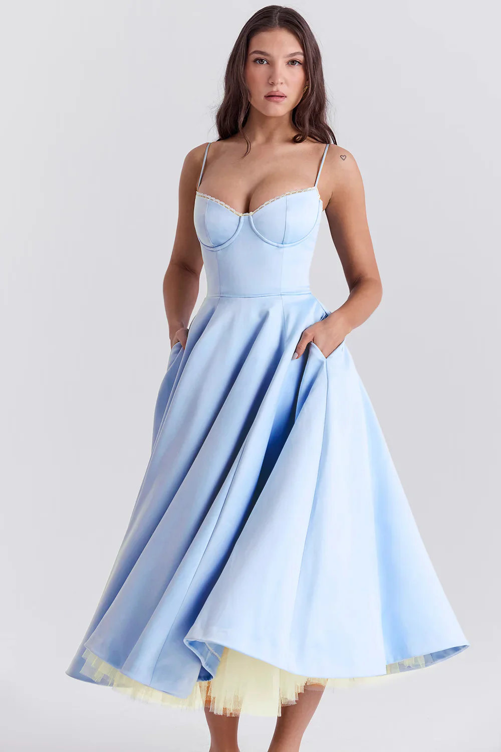 Amara - Robe Midi en Satin | Élégante | Corset & Bretelles Fines – Image 6