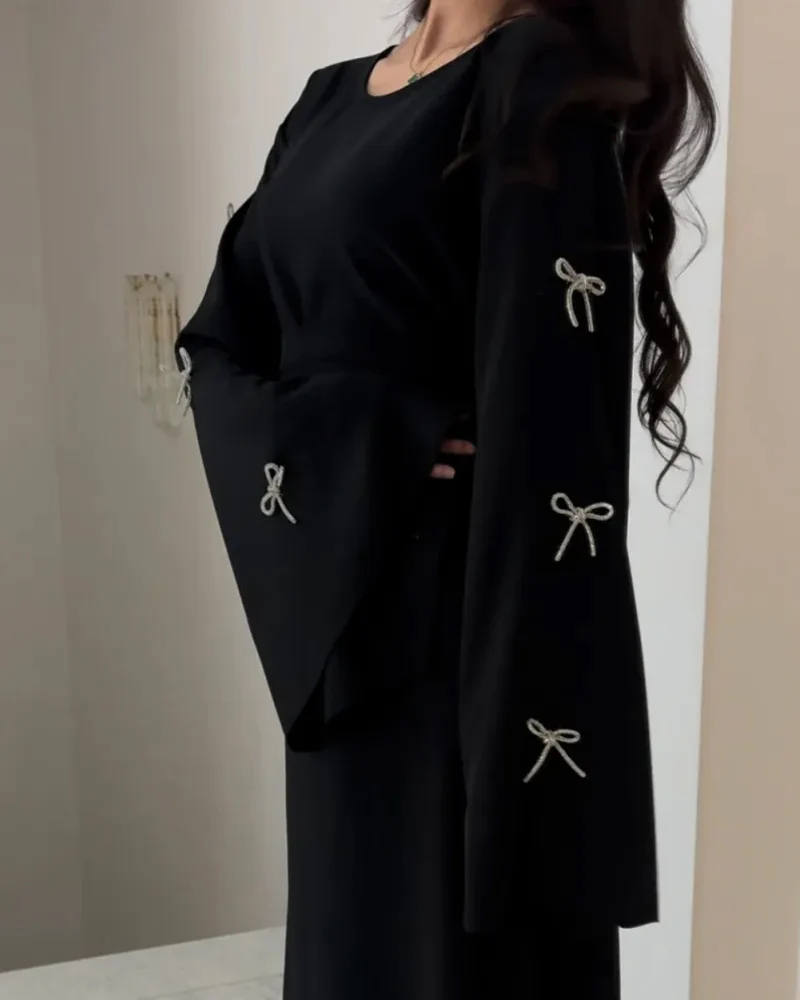 Abaya Noire à Nœuds | Lin | Élégance Minimaliste et Détails Féminins – Image 3
