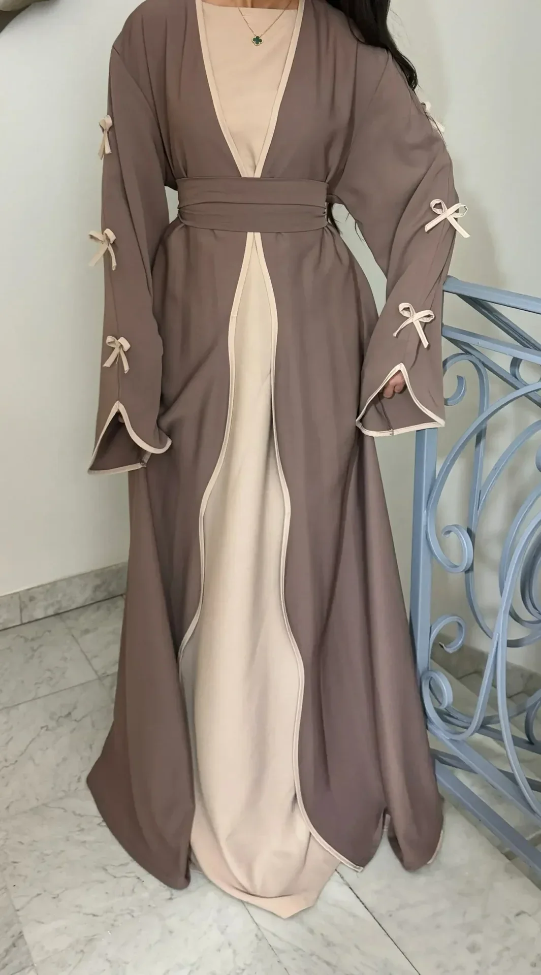 Abaya Kimono de Luxe à Noeuds – Image 3
