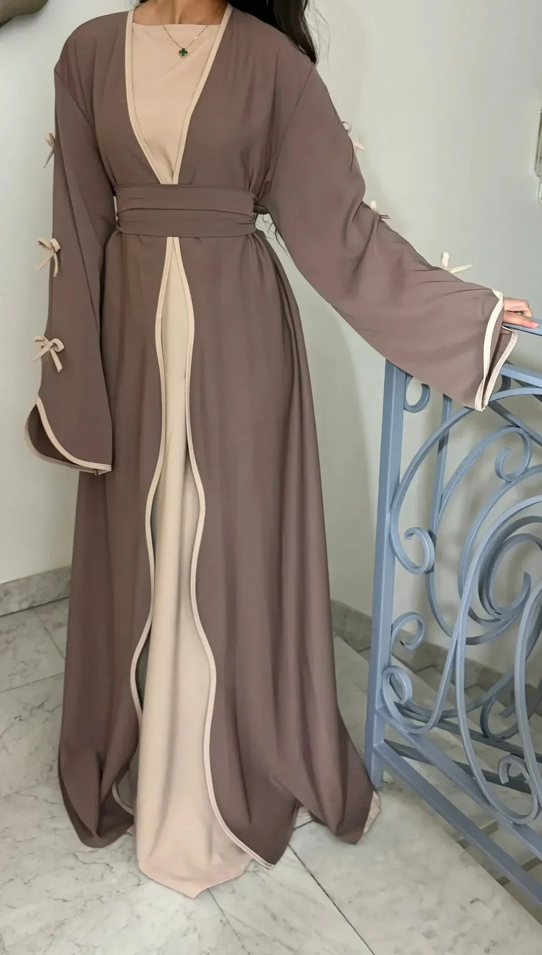 Abaya Kimono de Luxe à Noeuds – Image 4