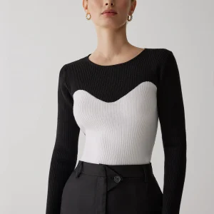 Top Bicolore Noir & Blanc | Coupe Sculptante | Élégance Graphique