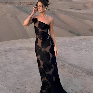 Robe Longue Noire | Asymétrique & Fleurie | Élégance Couture