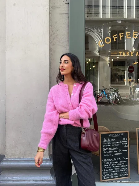 Cardigan Rose Duveteux | Maille Douce | Coupe Courte et Féminine