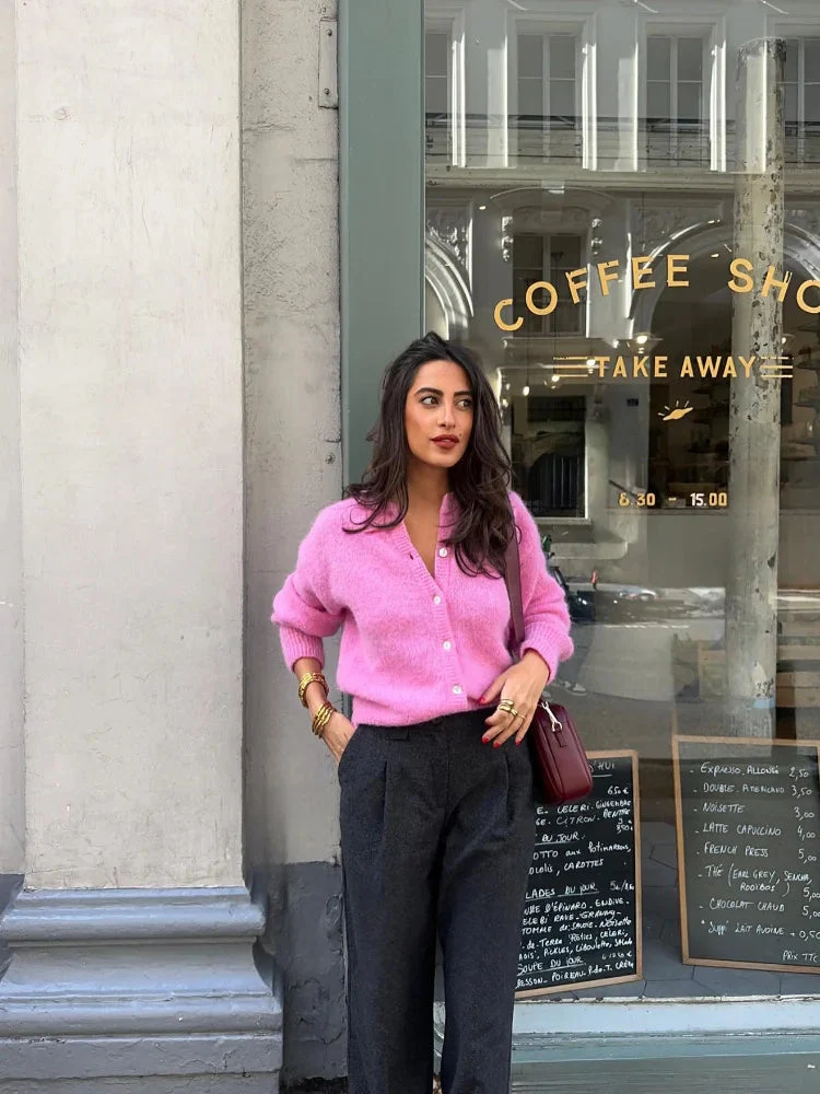 Cardigan Rose Duveteux | Maille Douce | Coupe Courte et Féminine – Image 3