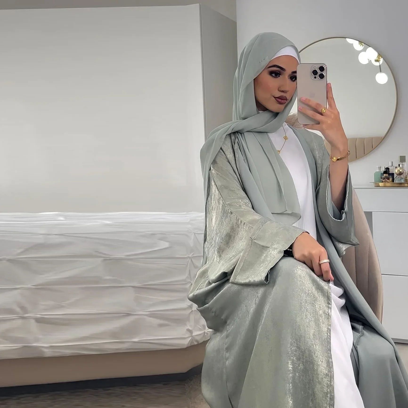 Abaya Kimono Minimaliste Satinée