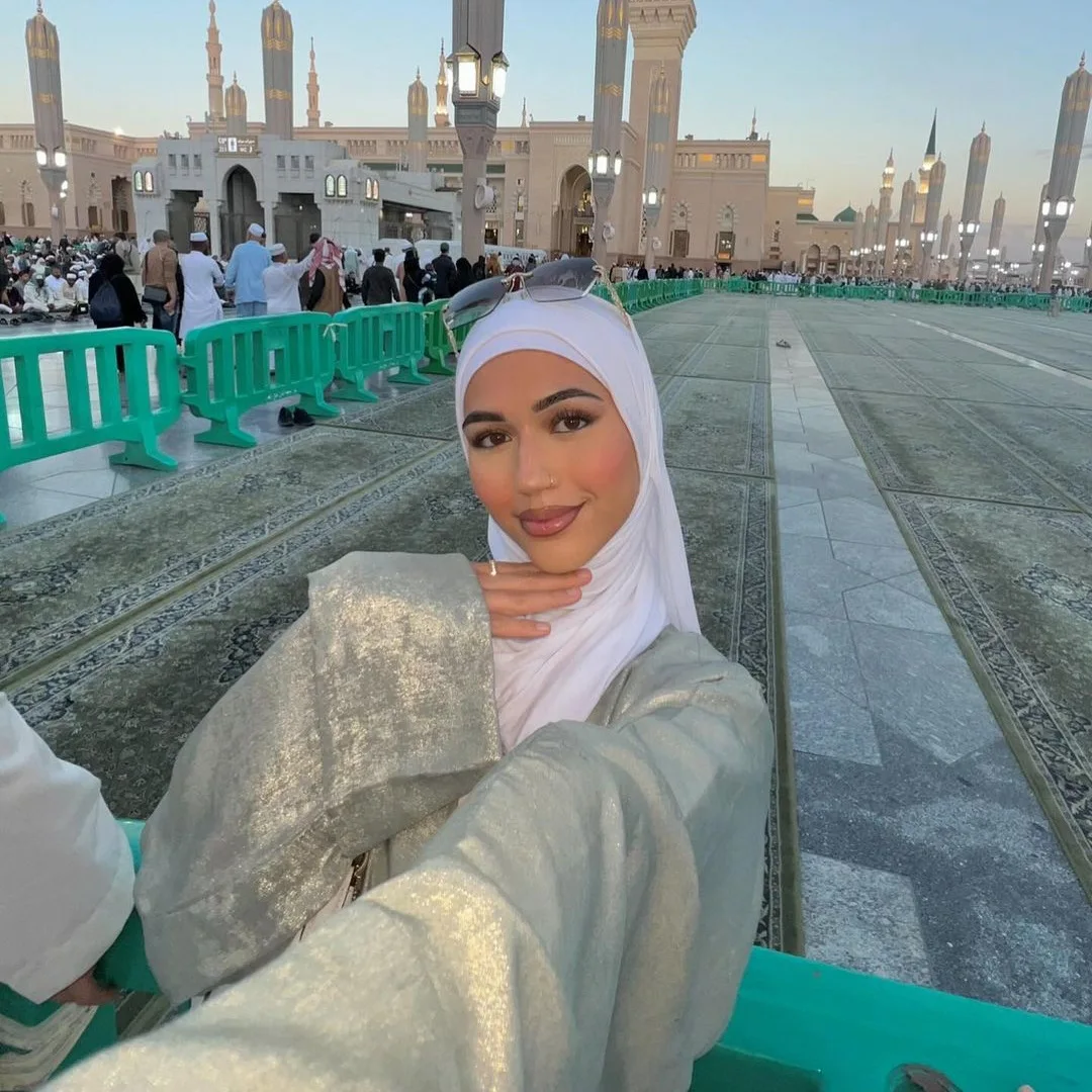 Abaya Kimono Minimaliste Satinée – Image 2