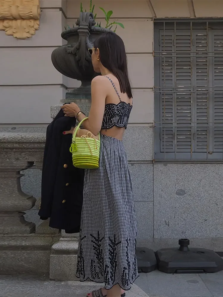 Robe Midi Carreaux Bretelles Fines | Élégance Graphique et Légèreté – Image 5