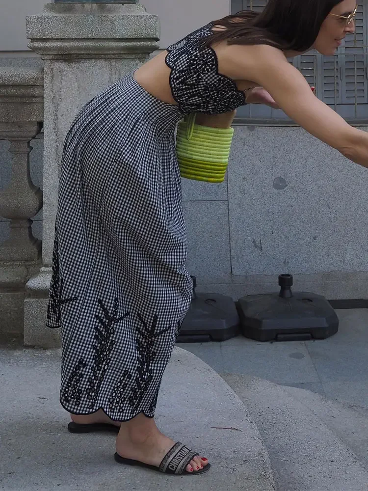 Robe Midi Carreaux Bretelles Fines | Élégance Graphique et Légèreté – Image 6