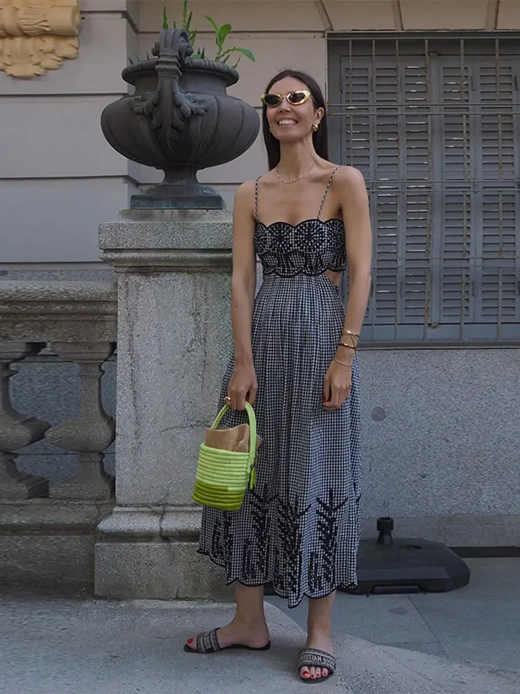 Robe Midi Carreaux Bretelles Fines | Élégance Graphique et Légèreté – Image 2