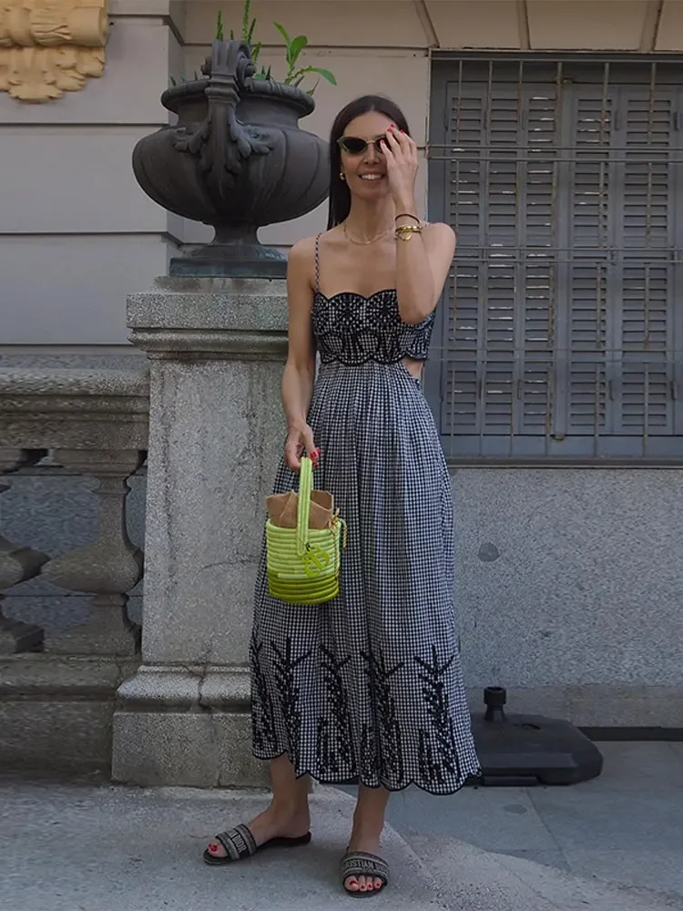 Robe Midi Carreaux Bretelles Fines | Élégance Graphique et Légèreté – Image 4