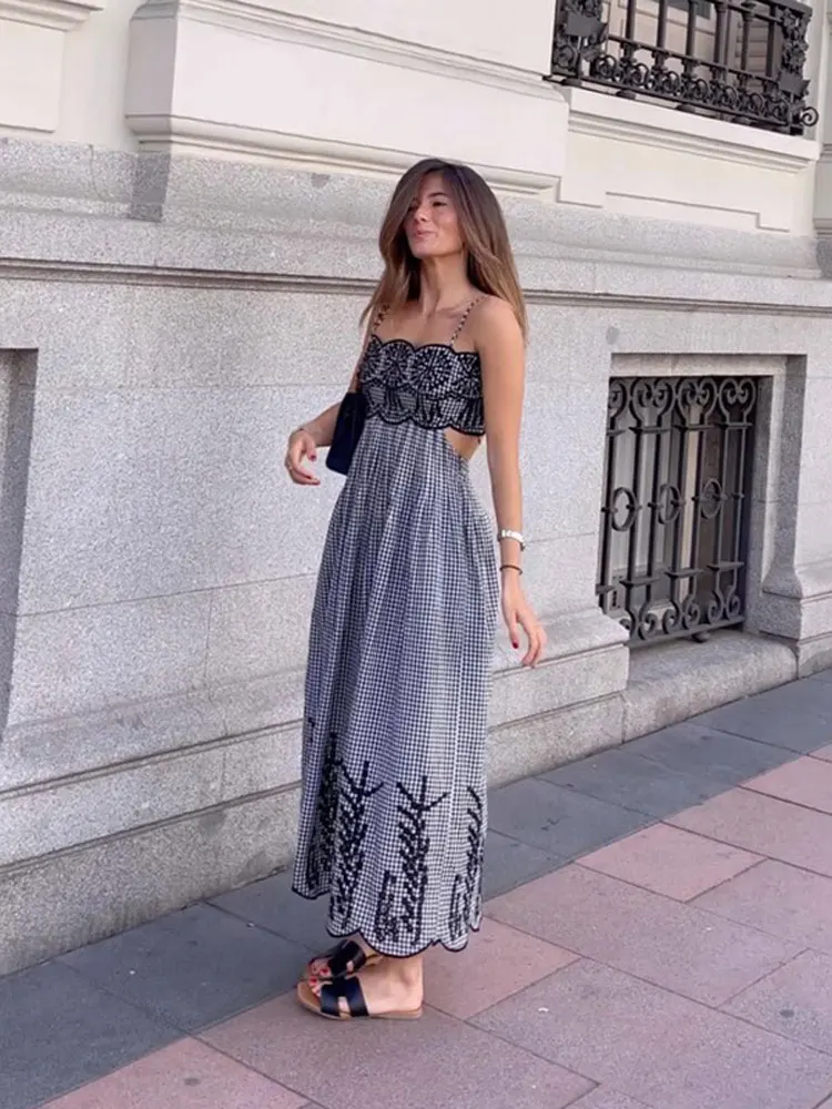 Robe Midi Carreaux Bretelles Fines | Élégance Graphique et Légèreté