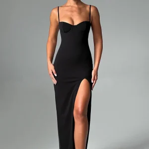 Robe Longue Noire | Fendue & Élégante | Décolleté Structuré