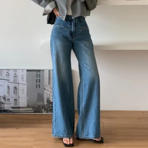 High-Waisted Flared Jeans | Elongated Silhouette and Vintage Style