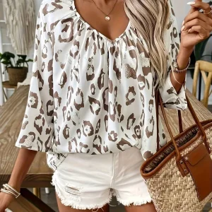 Blouse Léopard Sable | Allure Sauvage & Élégance Estivale